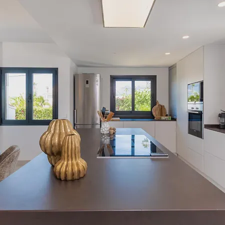 Wonderful Near With Mediterranean Views Ferienhaus